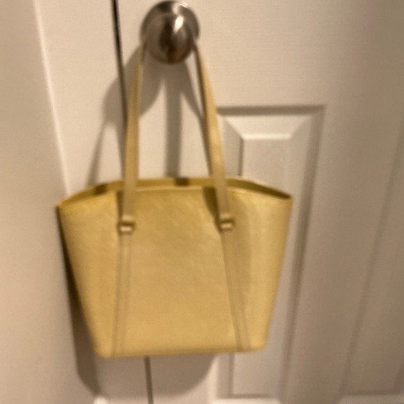 Louis Vuitton pale yellow Vernis patent leather handbag - Picture 10 of 11
